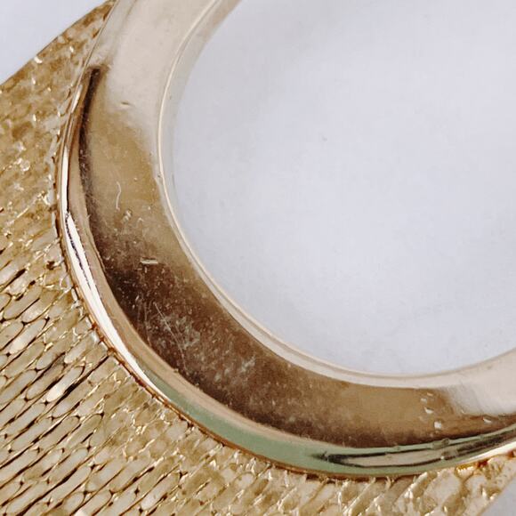 VTG Signed Ellen Tracy Earrings Teardrop Fringe Clip On Glam Shimmer Gold Tone - Picture 4 of 11